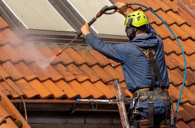 Démoussage et hydrofuge de toiture à Corzé